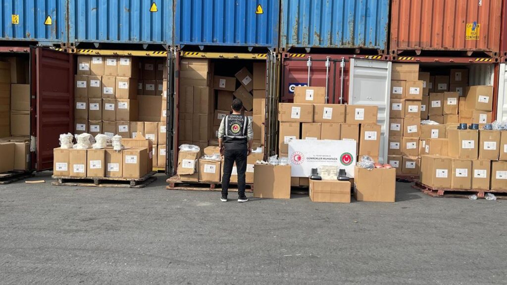 TICARET BAKANLIĞI KAÇAKÇILIKLA MÜCADELEDE REKOR: 8,1 MILYAR LIRALIK MALA EL KONULDU 2 KAÇAKÇILIKLA MÜCADELE
