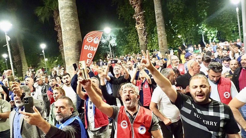 İZMİR BELEDİYESİ GREVDE: 23 BİN İŞÇİ ÇALIŞMAYI BIRAKTI IZMIR GREV A73W COVER