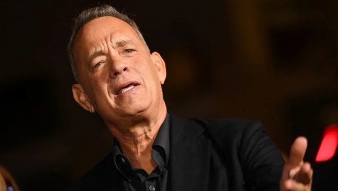 68 YAŞINDAKİ USTA OYUNCU TOM HANKS SAHNELERE DÖNÜYOR TOM HANKS