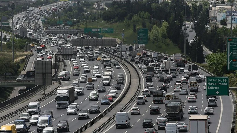 HAFTANIN İLK GÜNÜ TRAFİK YOĞUNLUĞU YÜZDE 80 TRAFIK YOGUN