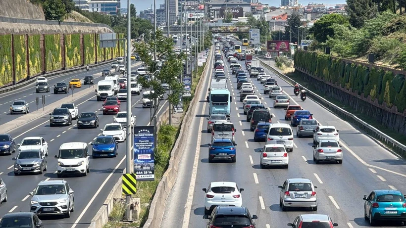 İSTANBUL BAYRAM TRAFİĞİ YÜZDE 54 YOĞUNLUĞA ULAŞTI