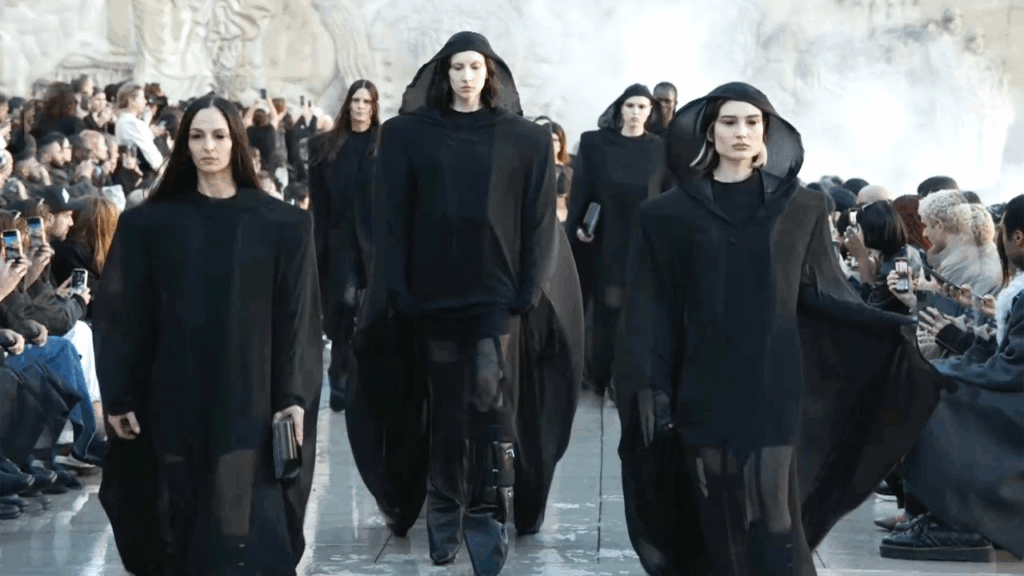 Paris Moda Haftası'nda Parlayan 10 Yıldız 11 image 77