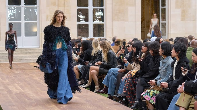 Paris Moda Haftası'nda Parlayan 10 Yıldız 8 image 80