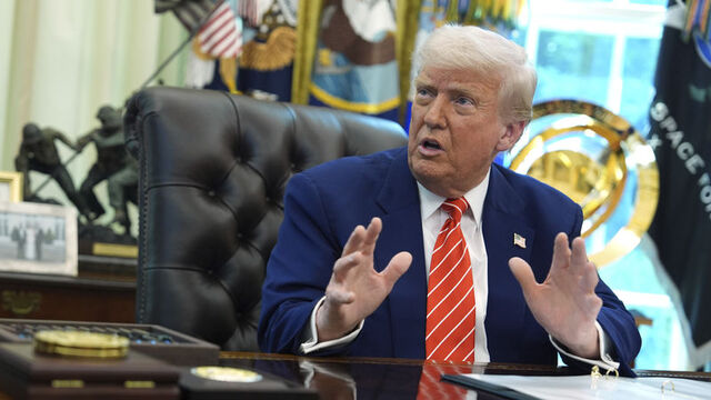 TRUMP ÇELİK İTHALATINDAKİ TARİFE ORANINI YÜZDE 50'YE ÇIKARIYOR TRUMP ITHALAT